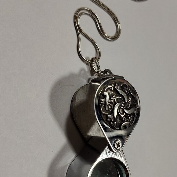 Magnifying Glass Oxidized Silver Floral Ornate Pendant Necklace 20x - Picture 6 of 8